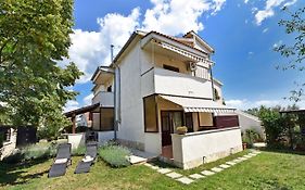 Apartmani Irena Arvaj